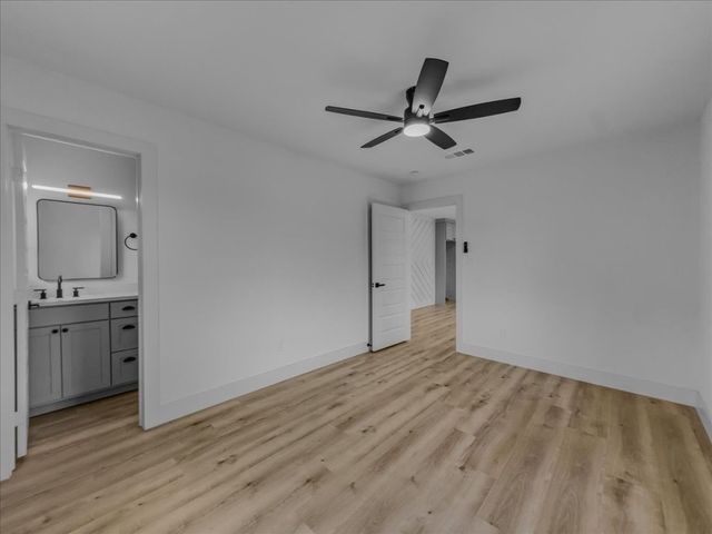 802 Nl Robinson Drive, Arlington, TX 76011