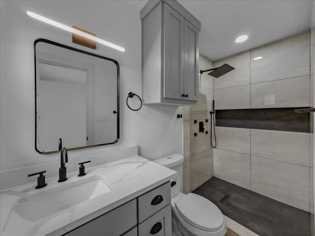 802 Nl Robinson Drive, Arlington, TX 76011