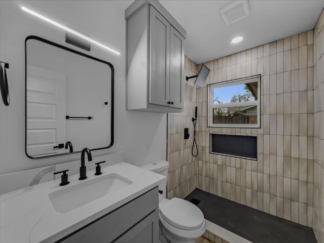 802 Nl Robinson Drive, Arlington, TX 76011