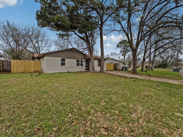 802 Nl Robinson Drive, Arlington, TX 76011