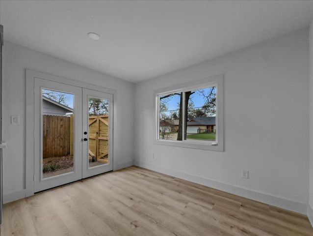 802 Nl Robinson Drive, Arlington, TX 76011