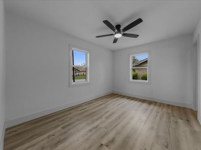 802 Nl Robinson Drive, Arlington, TX 76011