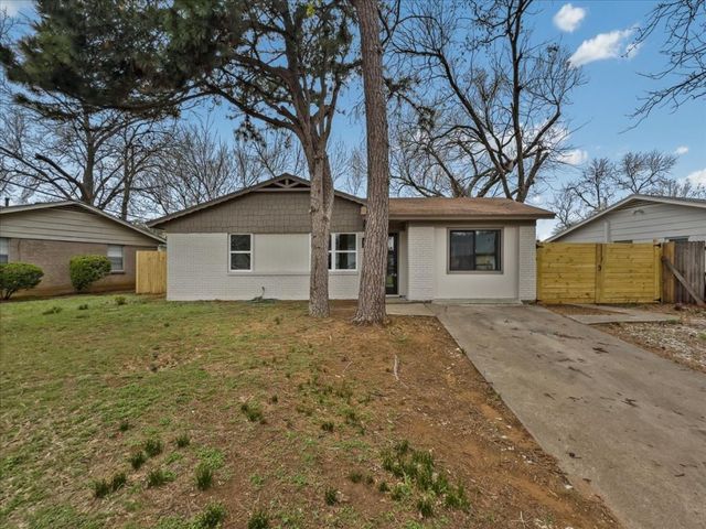 802 Nl Robinson Drive, Arlington, TX 76011