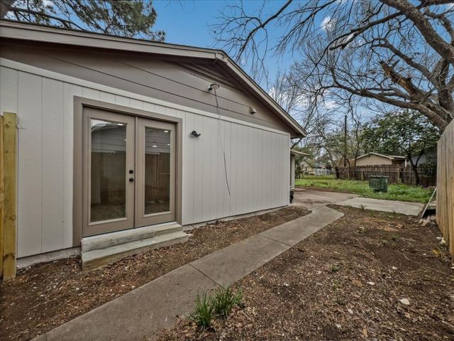 802 Nl Robinson Drive, Arlington, TX 76011
