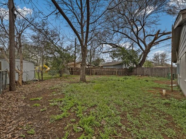 802 Nl Robinson Drive, Arlington, TX 76011