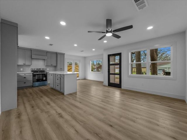 802 Nl Robinson Drive, Arlington, TX 76011