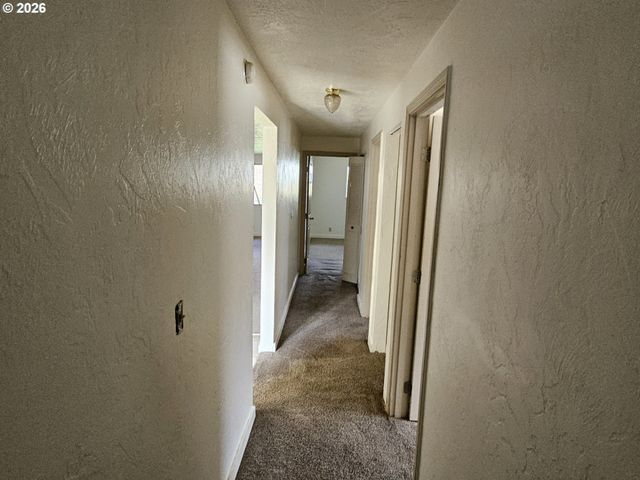 -1 W QUINALT St, Springfield, OR 97477