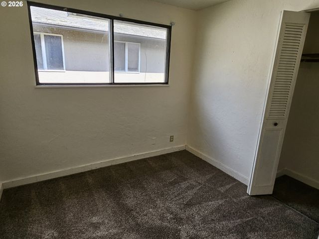 -1 W QUINALT St, Springfield, OR 97477