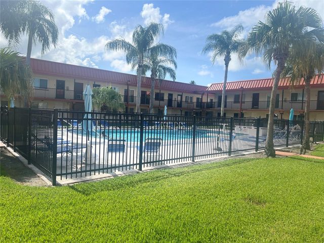 10365 PARADISE BOULEVARD 27, St Petersburg, FL 33706