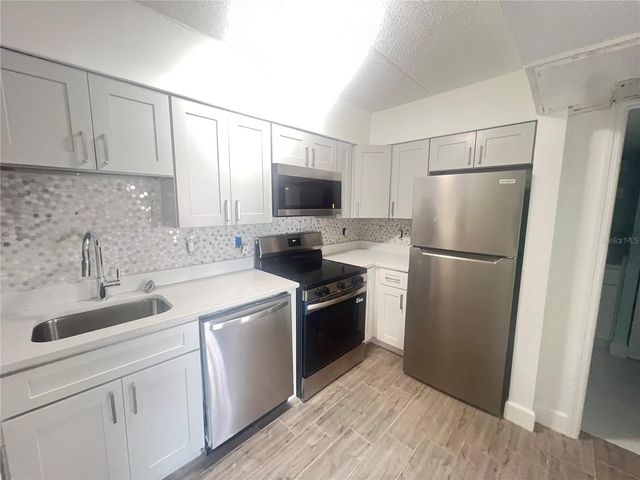 10365 PARADISE BOULEVARD 27, St Petersburg, FL 33706