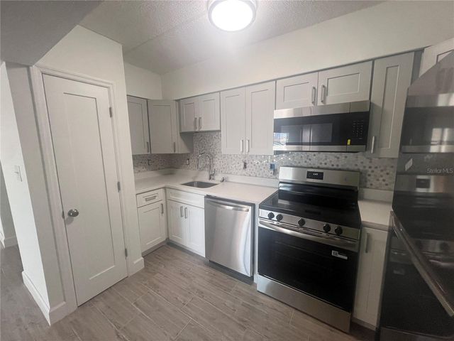 10365 PARADISE BOULEVARD 27, St Petersburg, FL 33706