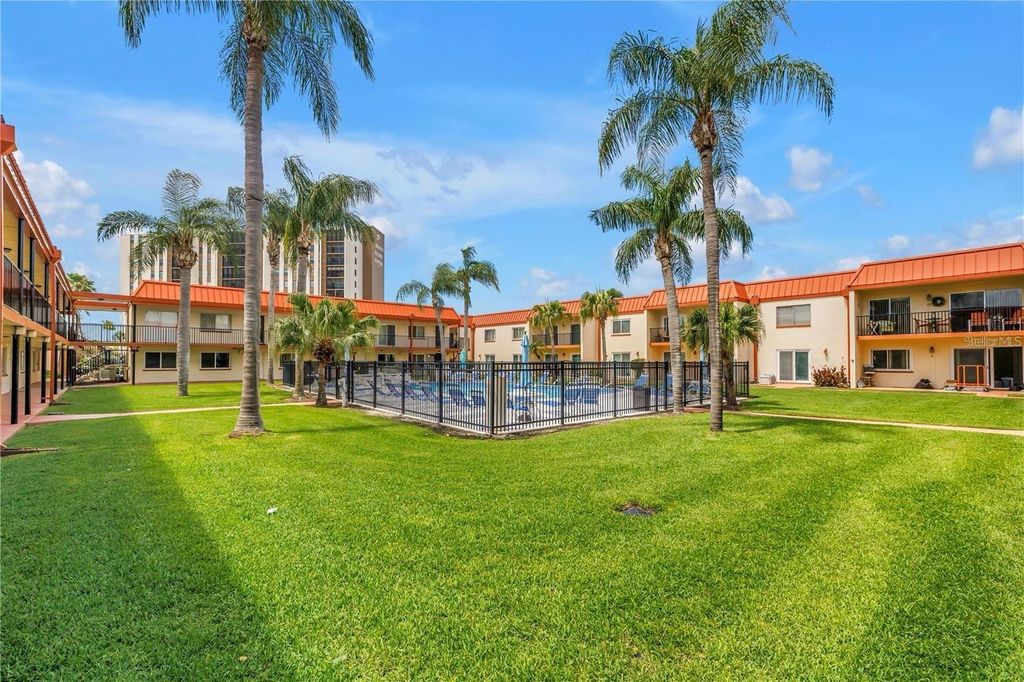 10365 PARADISE BOULEVARD 27, St Petersburg, FL 33706