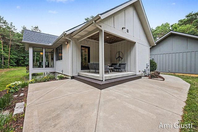 7639 Blakely Drive, Rockford, MI 49341