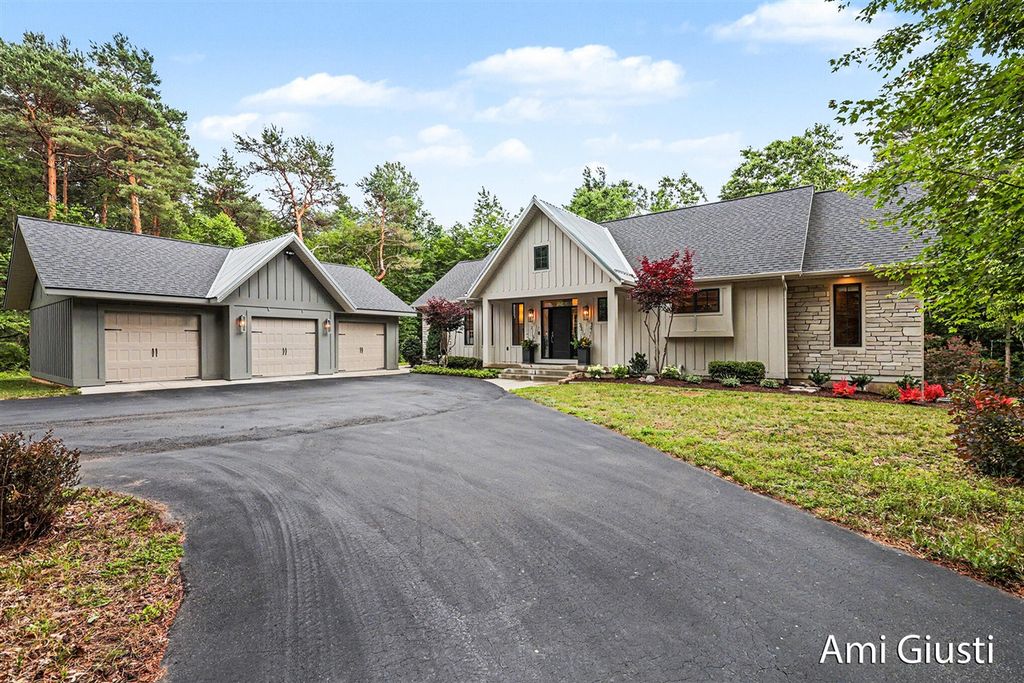 7639 Blakely Drive, Rockford, MI 49341