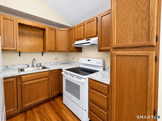 22 Peaceable Street A, Redding, CT 06896