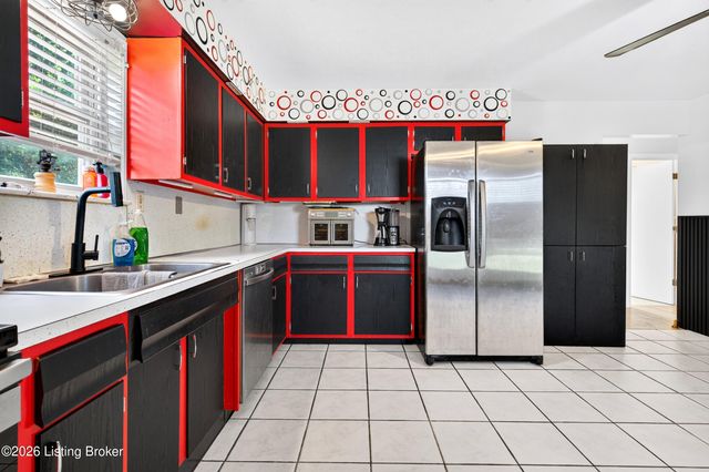 1267 Lipps Ln, Louisville, KY 40219