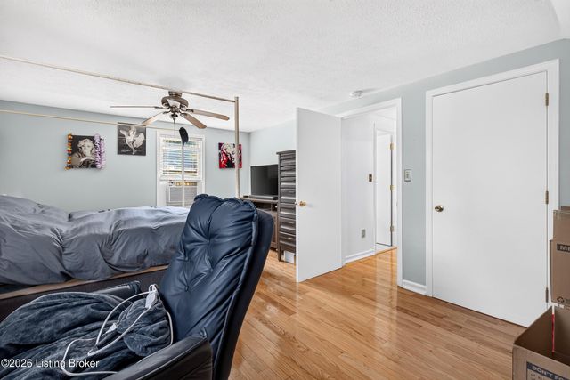 1267 Lipps Ln, Louisville, KY 40219