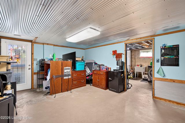 1267 Lipps Ln, Louisville, KY 40219