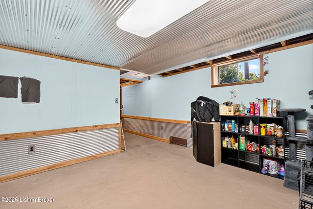 1267 Lipps Ln, Louisville, KY 40219