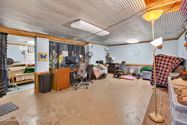 1267 Lipps Ln, Louisville, KY 40219