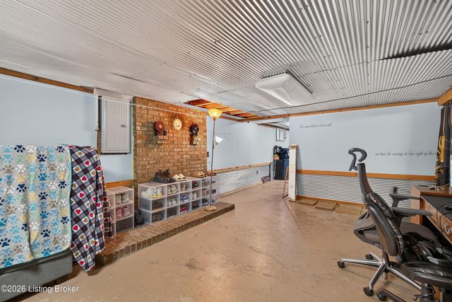 1267 Lipps Ln, Louisville, KY 40219