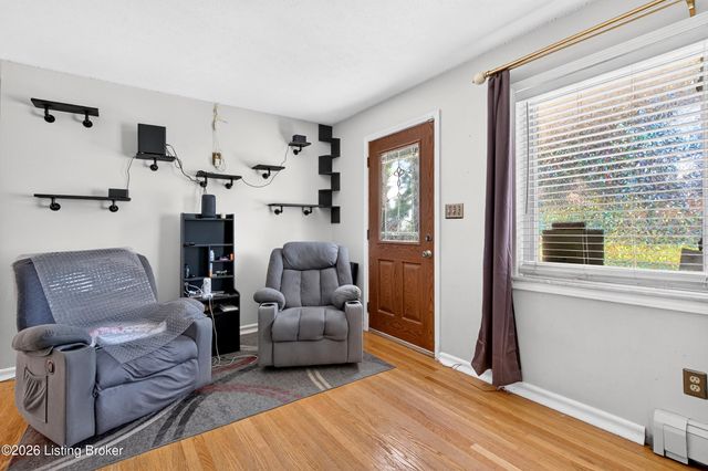 1267 Lipps Ln, Louisville, KY 40219