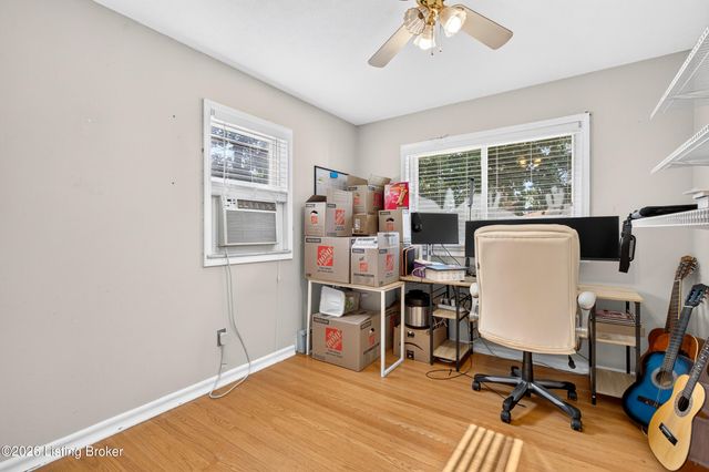 1267 Lipps Ln, Louisville, KY 40219