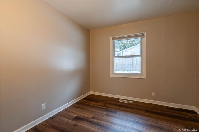 1 Briarwood Crescent, Newburgh, NY 12550