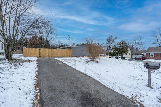 1 Briarwood Crescent, Newburgh, NY 12550