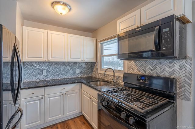 1 Briarwood Crescent, Newburgh, NY 12550