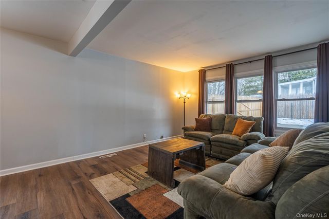 1 Briarwood Crescent, Newburgh, NY 12550