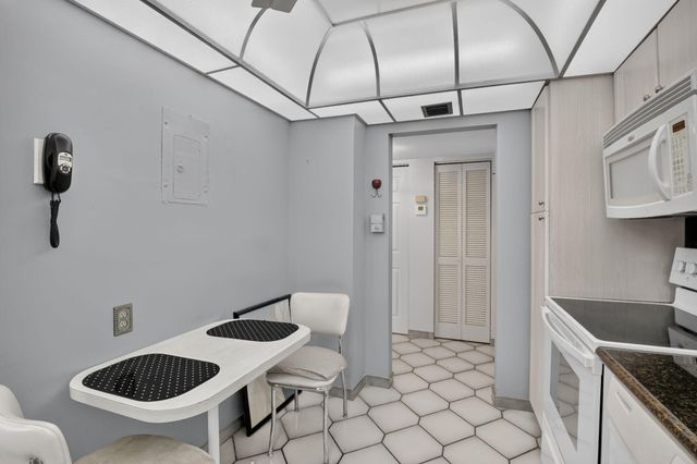 1400 Saint Charles Place 313, Pembroke Pines, FL 33026