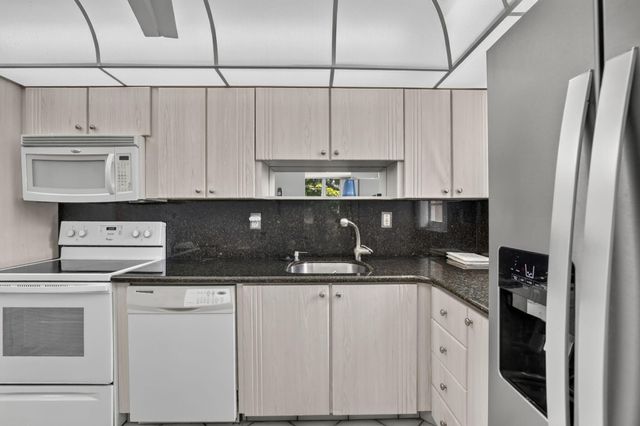 1400 Saint Charles Place 313, Pembroke Pines, FL 33026