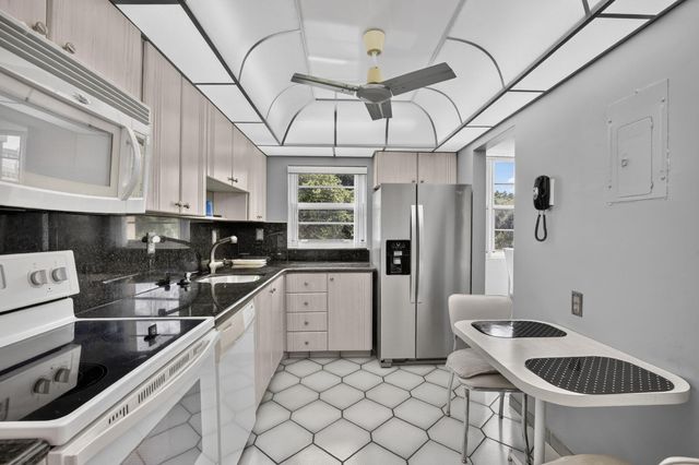 1400 Saint Charles Place 313, Pembroke Pines, FL 33026