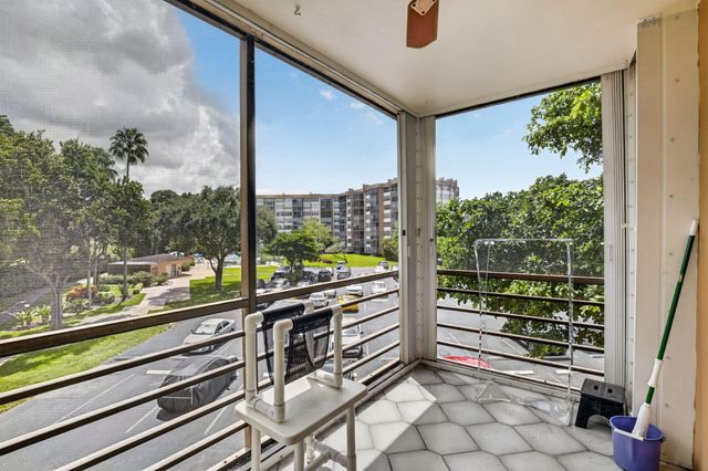 1400 Saint Charles Place 313, Pembroke Pines, FL 33026