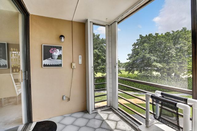 1400 Saint Charles Place 313, Pembroke Pines, FL 33026