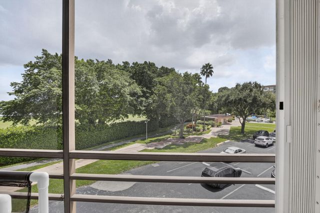 1400 Saint Charles Place 313, Pembroke Pines, FL 33026