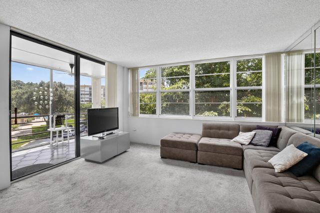 1400 Saint Charles Place 313, Pembroke Pines, FL 33026