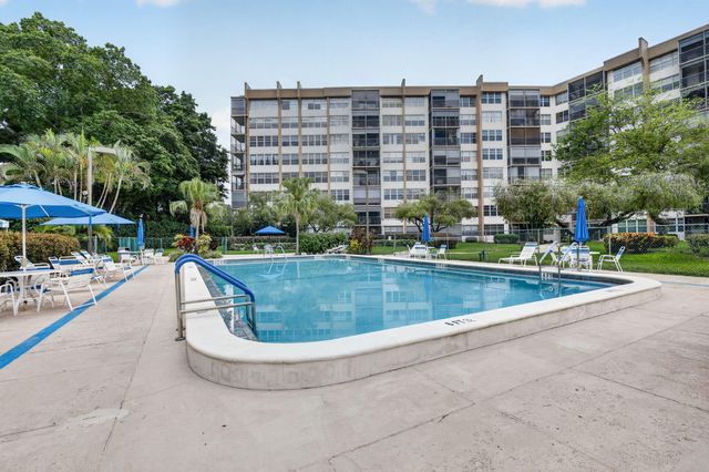 1400 Saint Charles Place 313, Pembroke Pines, FL 33026