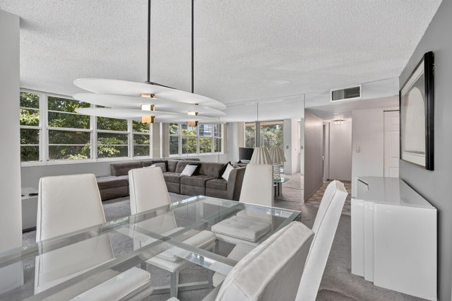 1400 Saint Charles Place 313, Pembroke Pines, FL 33026