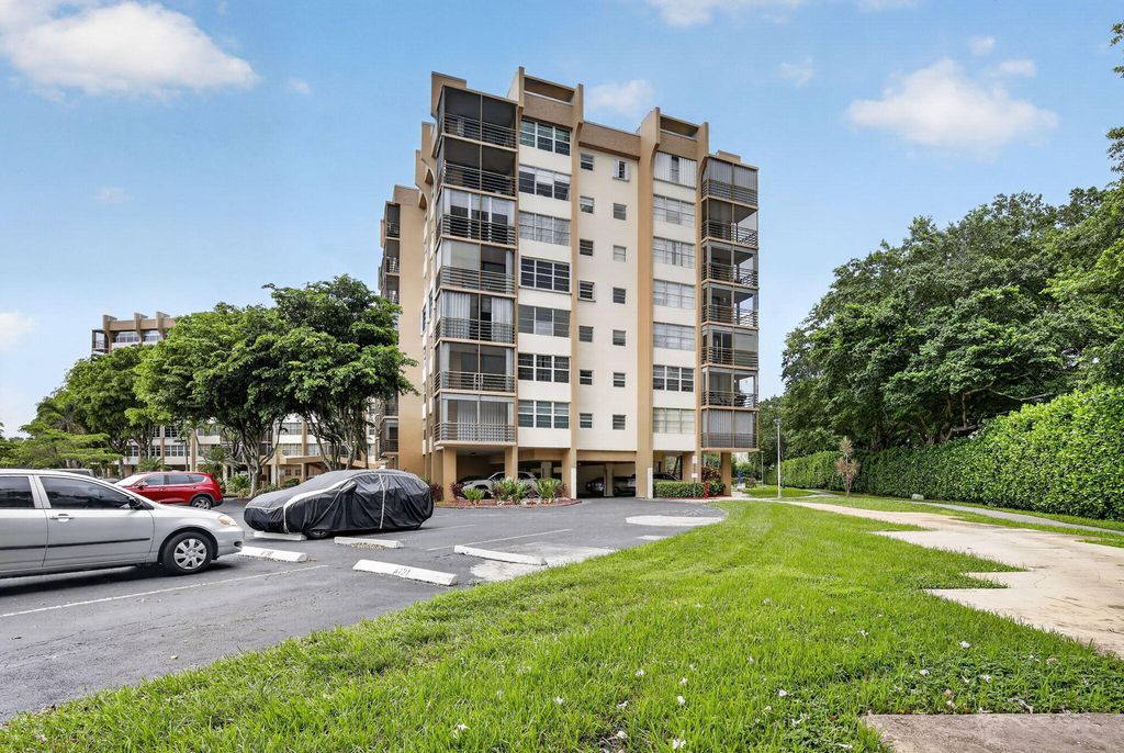 1400 Saint Charles Place 313, Pembroke Pines, FL 33026