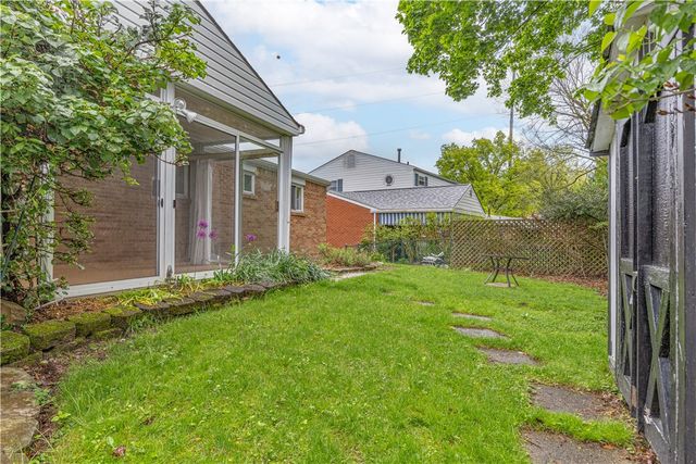 344 Springwood Dr, Penn Hills, PA 15147