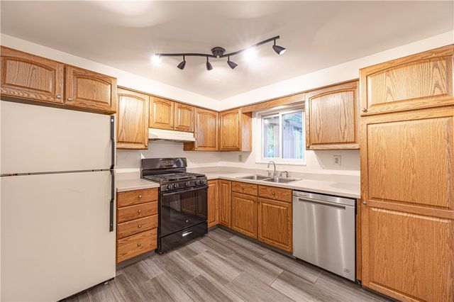 344 Springwood Dr, Penn Hills, PA 15147
