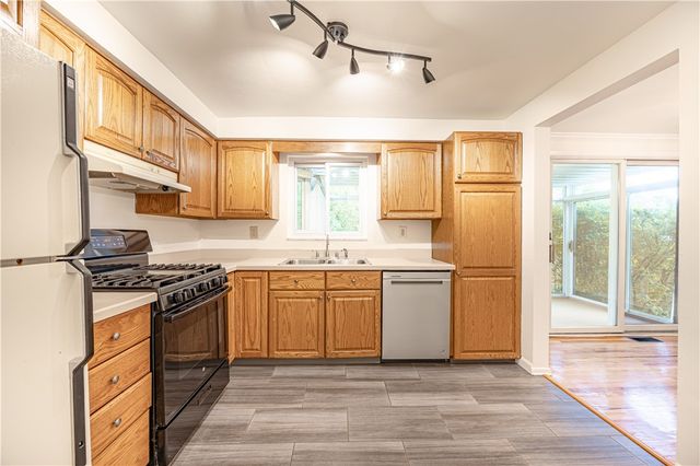 344 Springwood Dr, Penn Hills, PA 15147