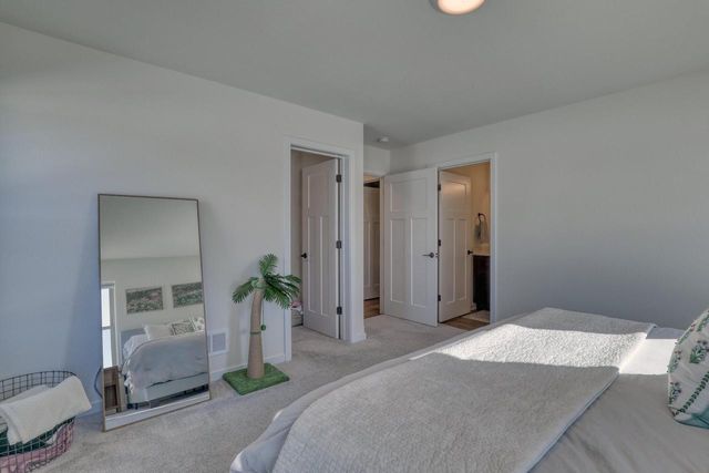 1721 Arthurs PASS, Oconomowoc, WI 53066