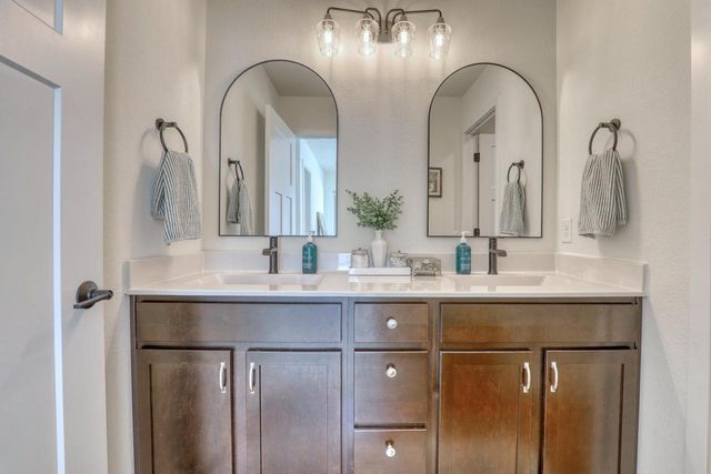 1721 Arthurs PASS, Oconomowoc, WI 53066