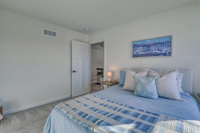 1721 Arthurs PASS, Oconomowoc, WI 53066