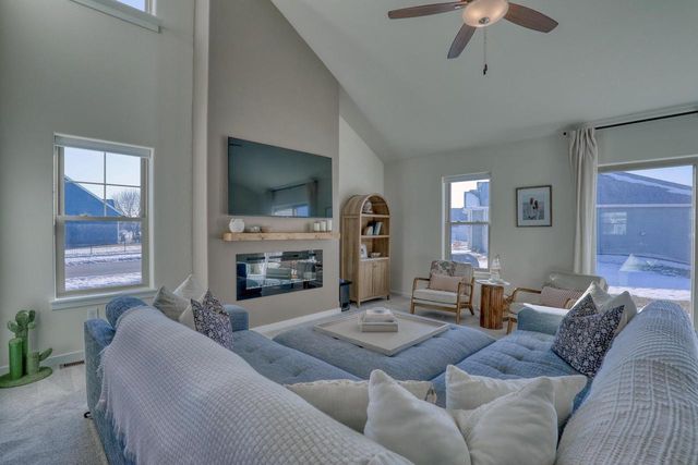 1721 Arthurs PASS, Oconomowoc, WI 53066