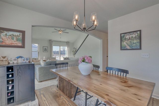 1721 Arthurs PASS, Oconomowoc, WI 53066