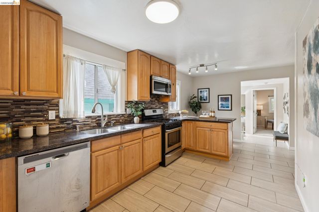 1983 38Th Ave, Oakland, CA 94601